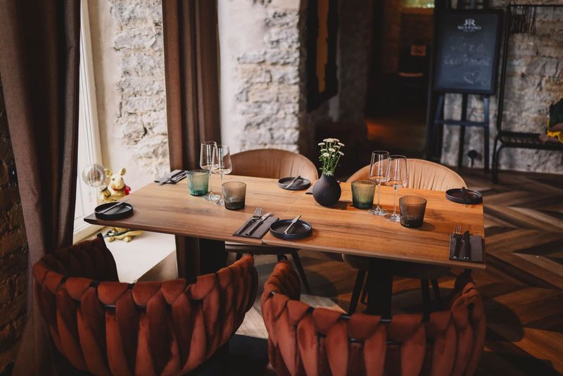 Flames, Whisky and Quiet Tables in the Heart of Orchard