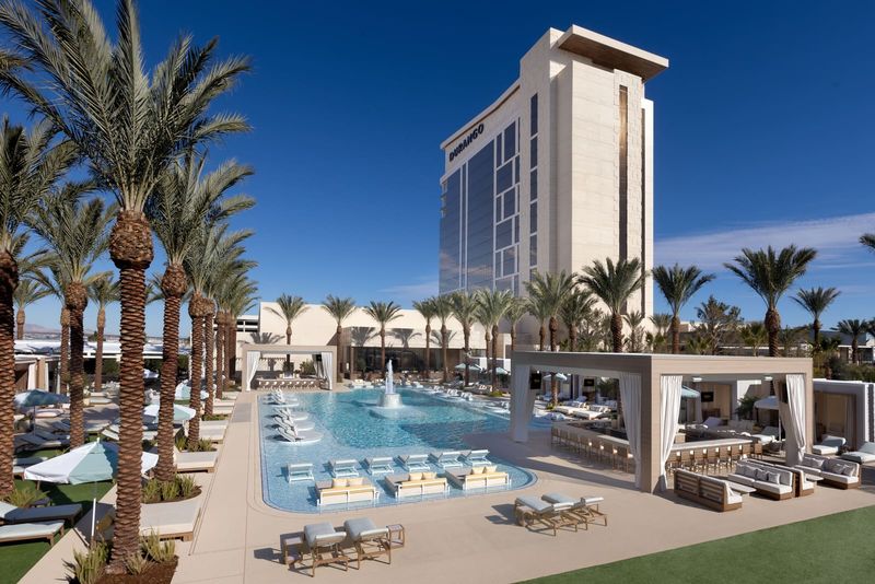 Where Water Becomes Theater: Fifteen Pools That Redefine the Las Vegas Resort Experience