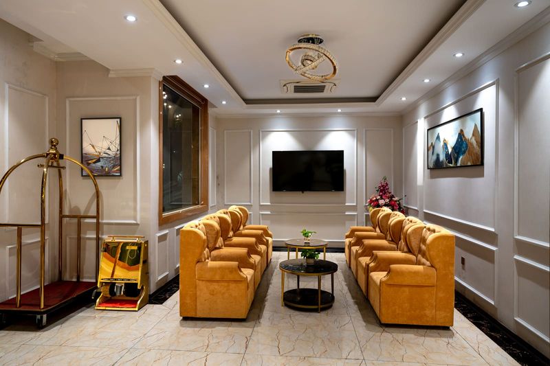 Where London's Grand Dames Meet the New Guard
