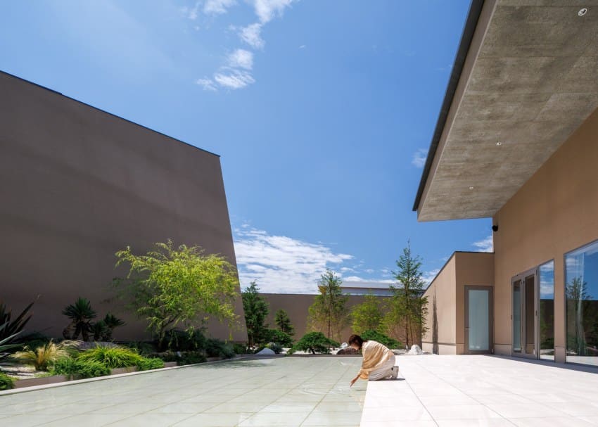 When Brick Walls Enclose Gardens: Archipatch's Inward-Facing Wedding Complex in Mito
