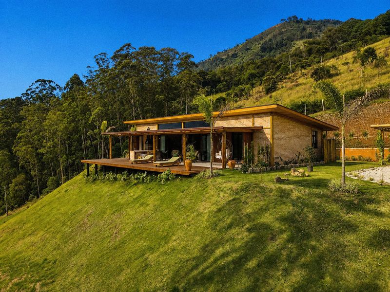 The Architecture of Restraint in the Brazilian Highlands