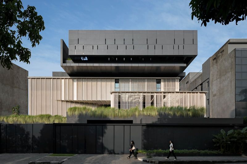 When the Office Becomes a Resort: CMM Headquarters Blurs Work, Storage, and Home