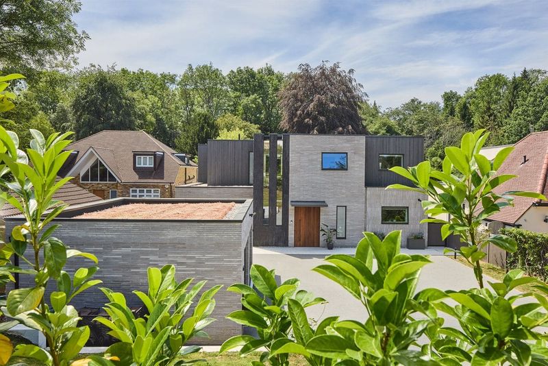 The Courtyard as Climate Strategy: Rethinking Passive House Typology in the Home Counties