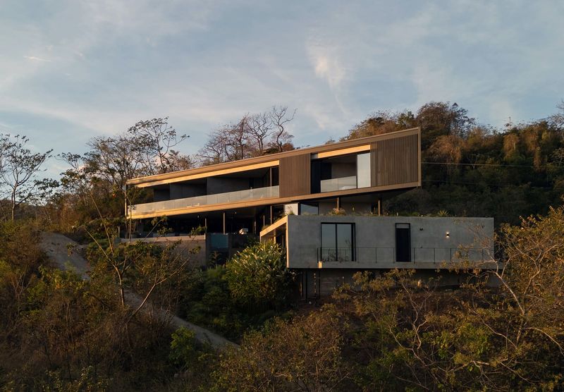 The Geometry of Distance: How One Costa Rican House Frames the Horizon