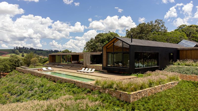 When Terrain Dictates Form: A Hillside House Carved Into 60 Metres of Slope