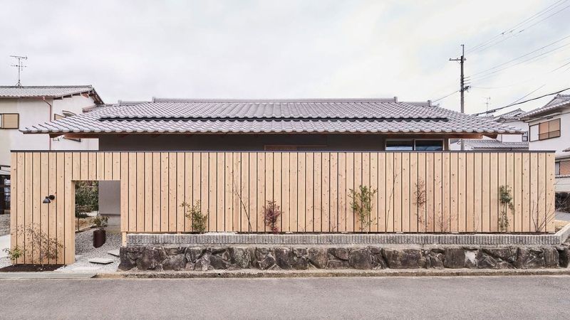 How a Former Contractor Built a Practice Around Restraint in Ancient Nara