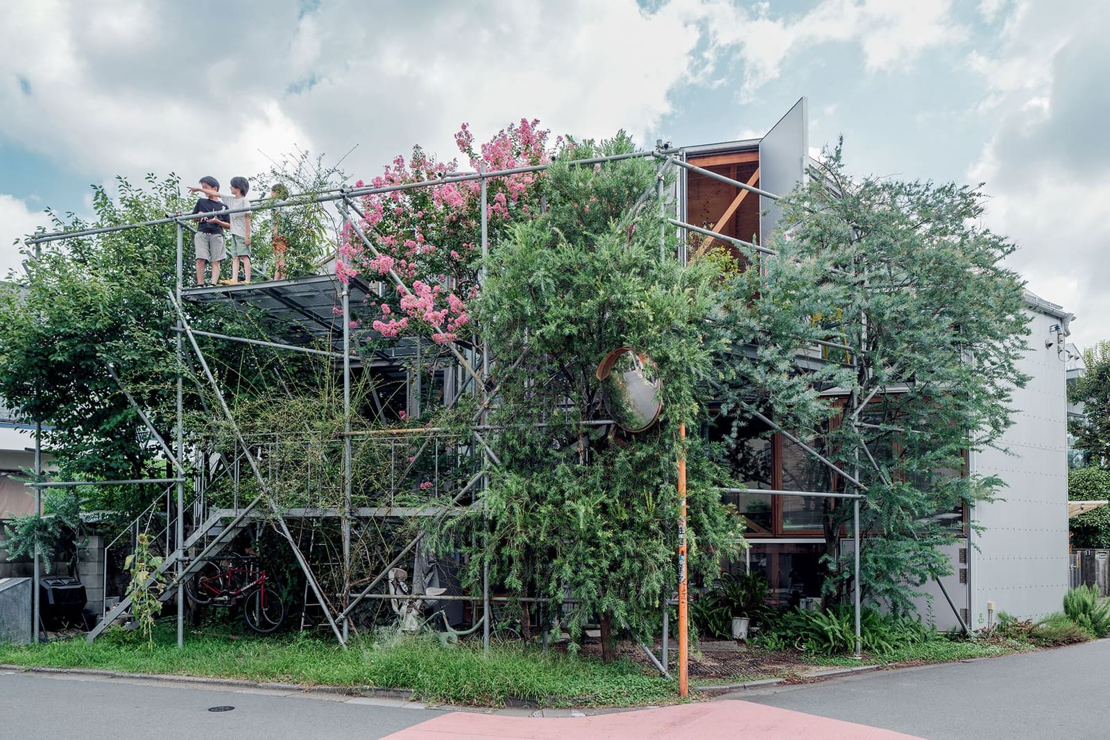 Inside the Architecture of Everyday Life: A New Survey of Japanese Residential Design