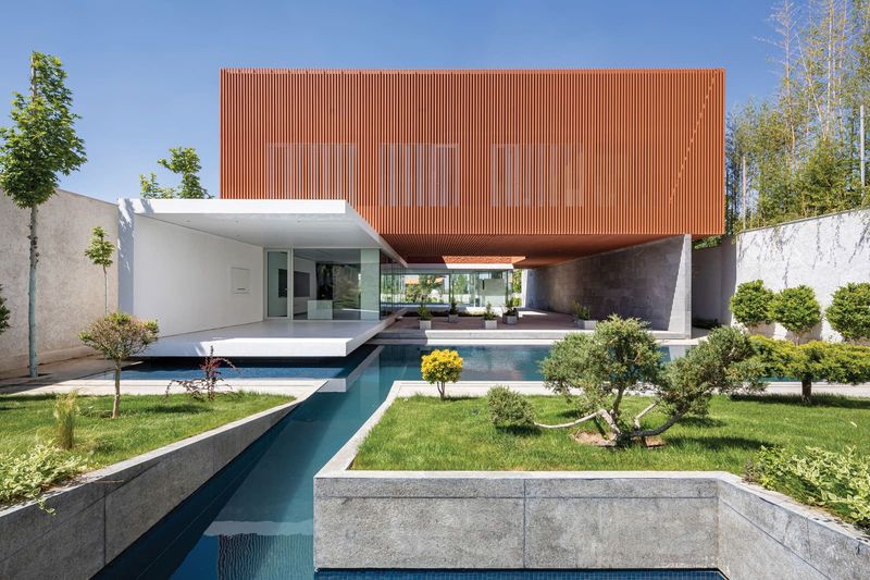 How a Villa in Karaj Dissolves the Boundary Between Interior and Garden
