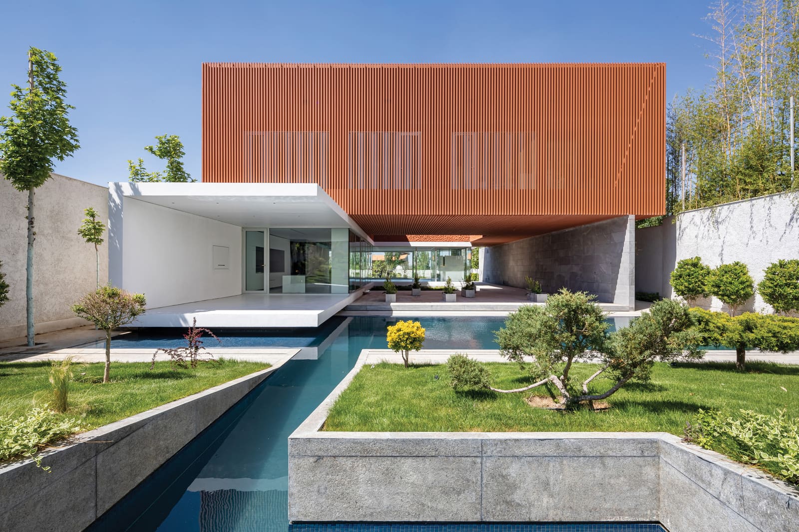 How a Villa in Karaj Dissolves the Boundary Between Interior and Garden