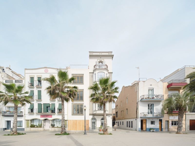 Light as Structure: A Four-Story House Built on the Width of a Plot