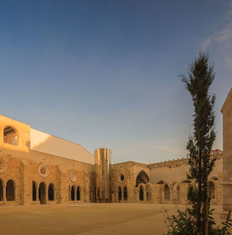 Lisbon's Cathedral Cloisters Reveal Seven Centuries of Architectural Thought