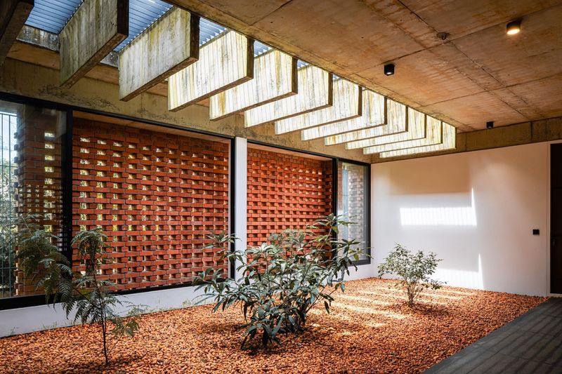 How Perforated Brick Screens Redefine Interior Climate in Contemporary Indian Houses