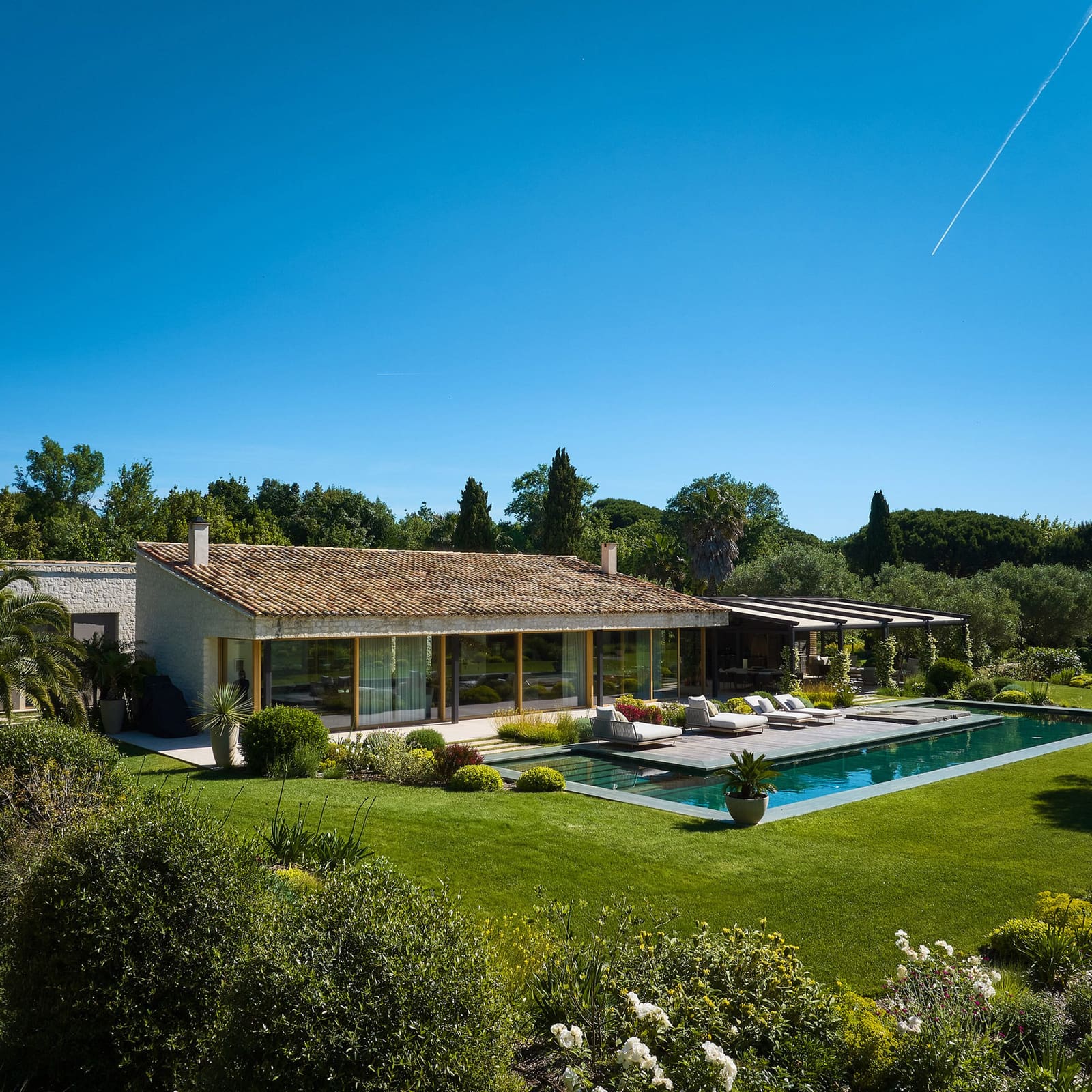 How Ultraslim Timber Frames Are Redefining the Glass Wall