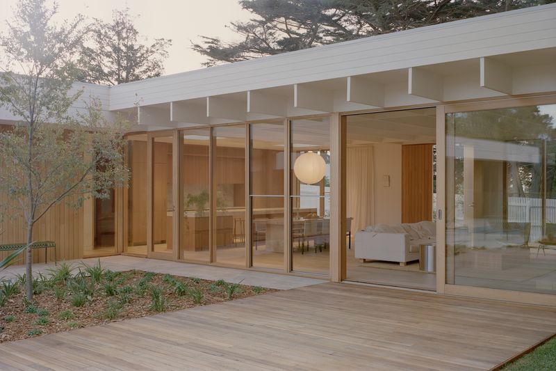 Mount Martha House II: A Coastal Home Shaped by Light, Privacy, and Quiet Continuity