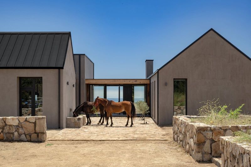 The Courtyard as Compass: How One Chilean House Reorients Domesticity Toward the Pacific