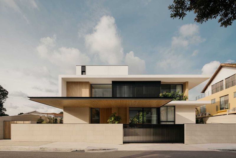 Finding Privacy in a Generous Plot: Glade House in Singapore