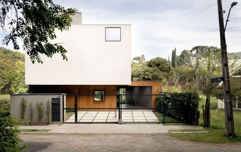 A House That Listens to the Forest