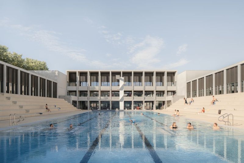 Where Architecture Meets Water: Designing Spaces That Hold the Fluid