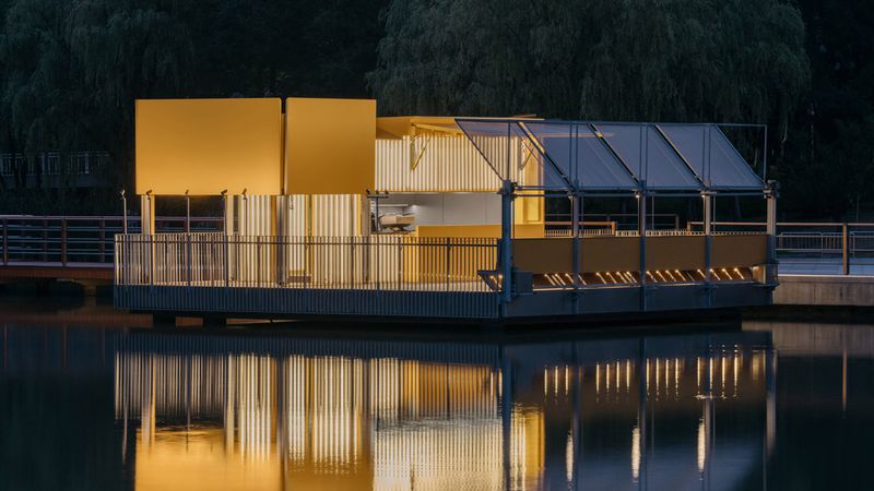 The Bloom Box Café: SoBA Architects Creates a Floating Pavilion of Light in Kunshan