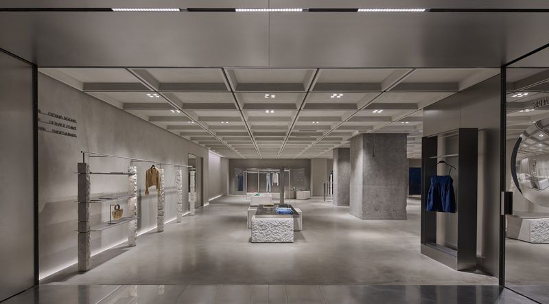 Chromatic Neutrality: How Zara Uses Soft Tones To Let Collections Lead The Visual Hierarchy