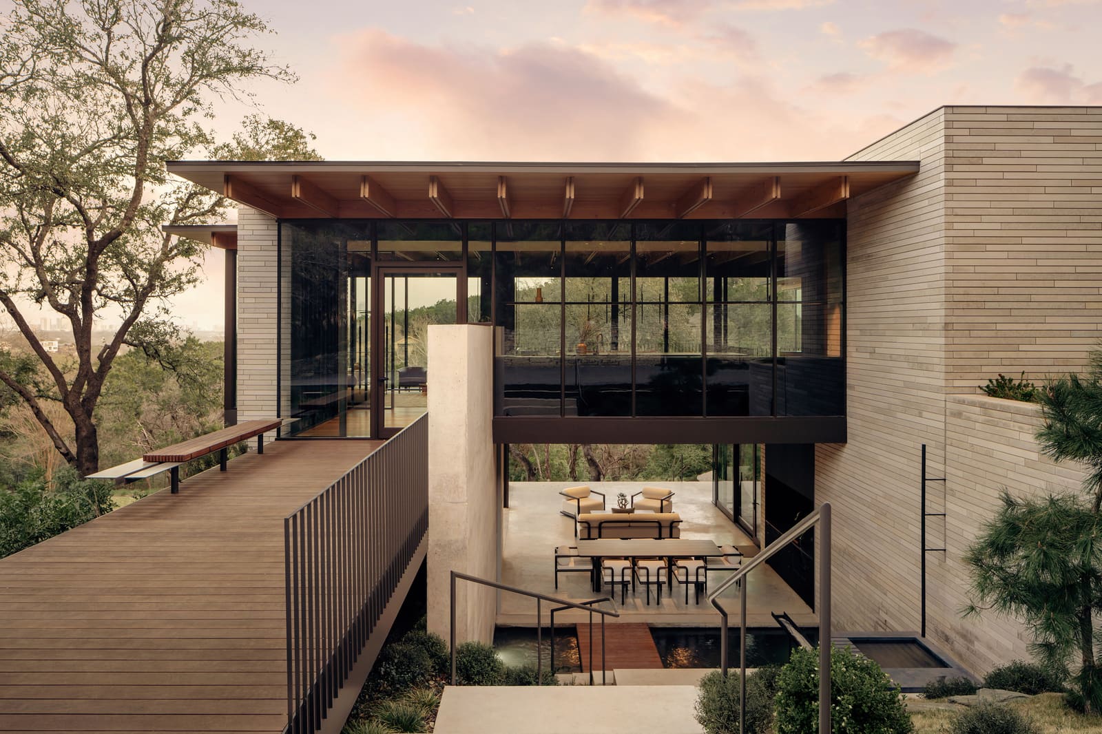 When Two Volumes Meet: A Texas Residence Built on Limestone and Light
