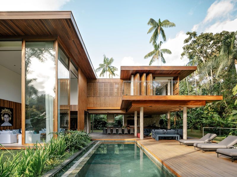 How a São Paulo Beach House Balances Privacy and Panorama