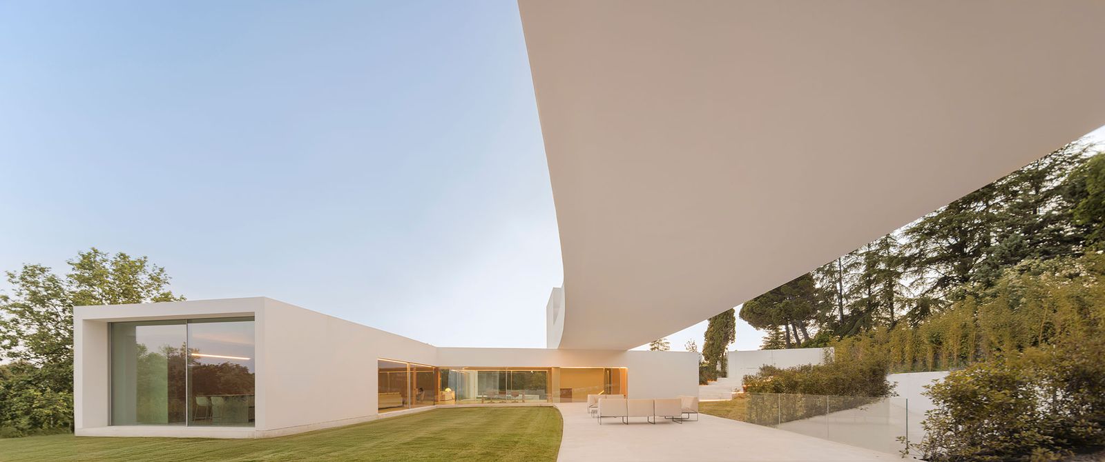 Mastering the Infinite Cantilever within the Serene Landscape of Spain