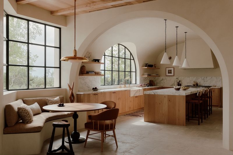 Lake Austin Residence: A Calm Dialogue Between Interior Craft and Waterfront Living