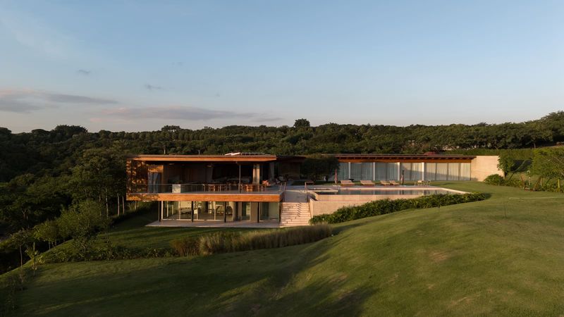 When Architecture Refuses to Dictate: Inside a Brazilian House Built for Freedom