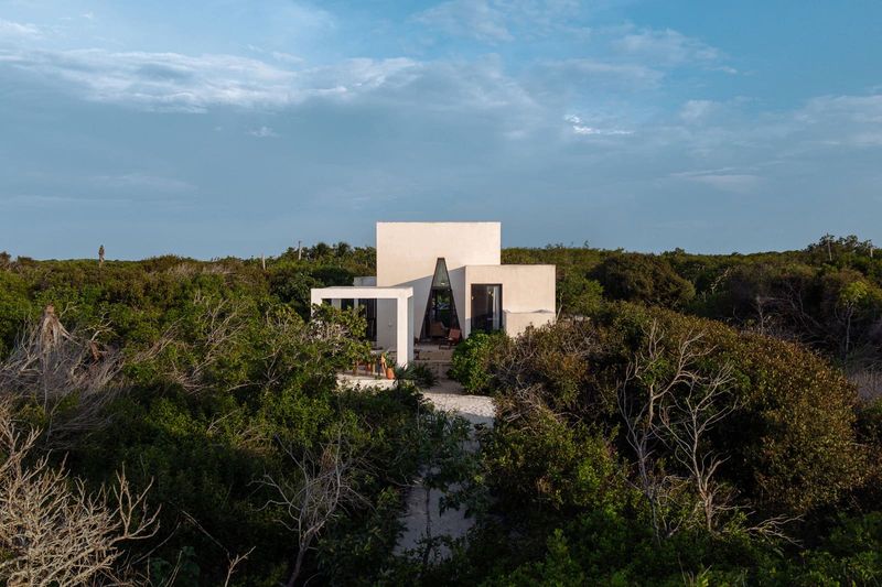 When Architecture Yields to the Dune