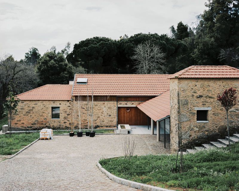 When Walls and Canopy Define a House