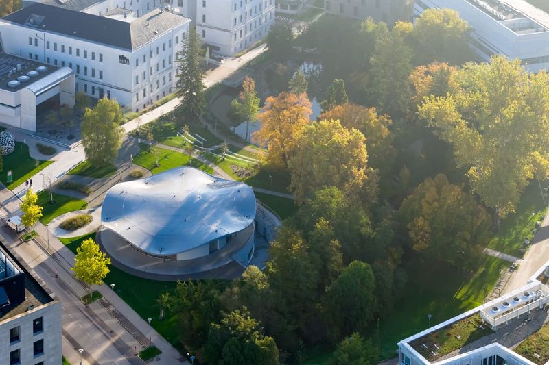Where Science Meets Park: A Visitor Centre That Reflects Its Landscape