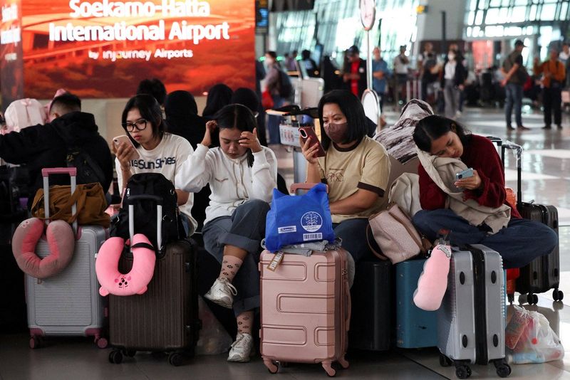 Anak Krakatau Eruption Grounds 2,000 Flights and Strands a Quarter-Million Travelers