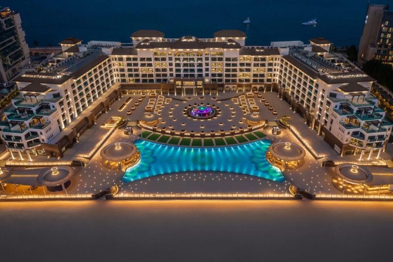 Dubai Hotels Begin Rehiring as Recovery Gains Ground