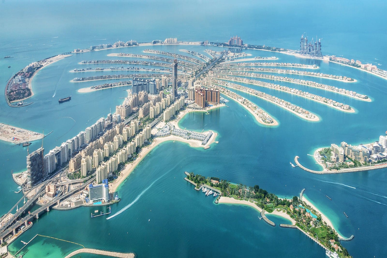 Dubai Pays Locals Up to $680 to Host International Guests