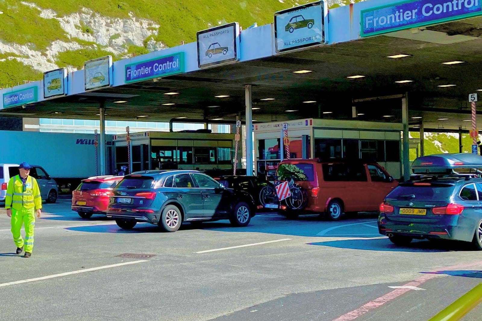 Europe's New Travel Permit Faces Another Delay as Border System Stumbles