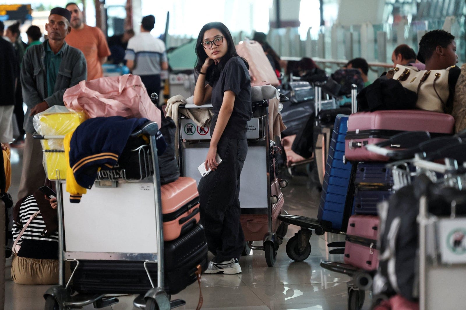 Indonesia Airports Reopen After Volcanic Ash Grounds Over 2,000 Flights