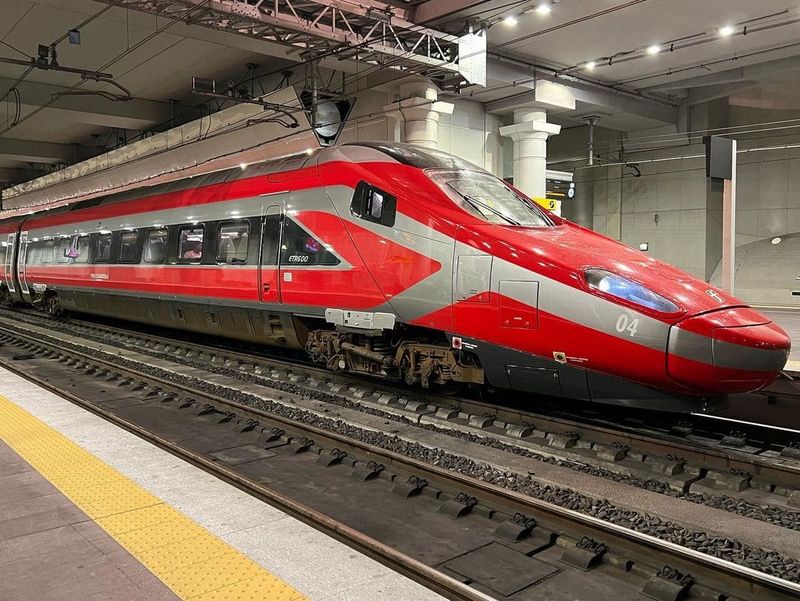 Italy's State Railway Orders High-Speed Trains to Challenge Eurostar on London-Paris Route