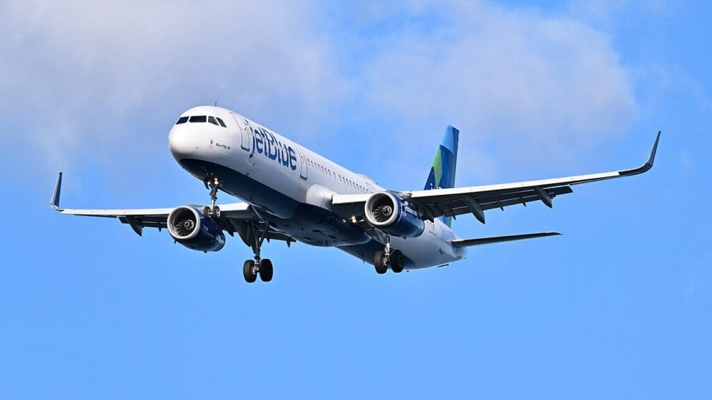 JetBlue Lands LaGuardia Slots in $58.5 Million Deal