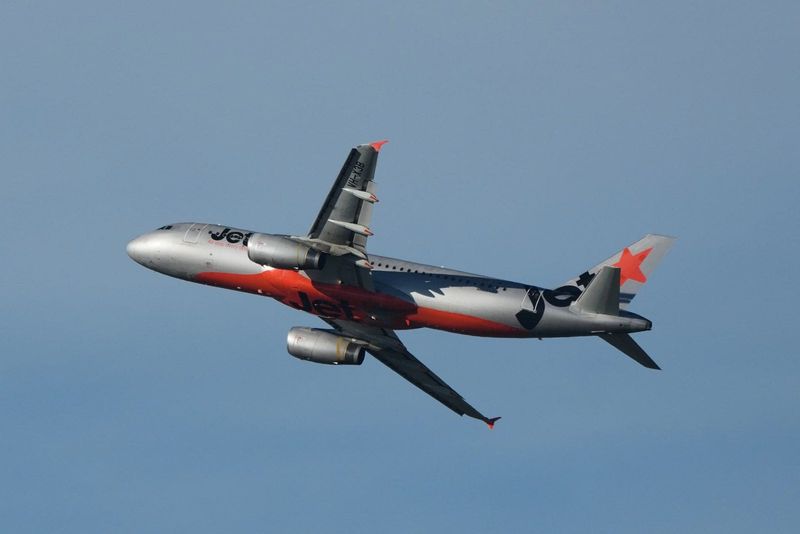 Jetstar to Charge for Overhead Locker Use Starting February