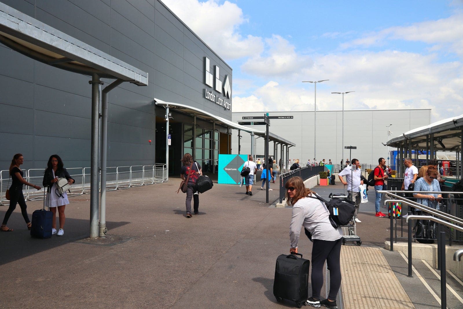 Luton Airport's £9 Drop-Off Fee Highlights Rising Costs for UK Travellers