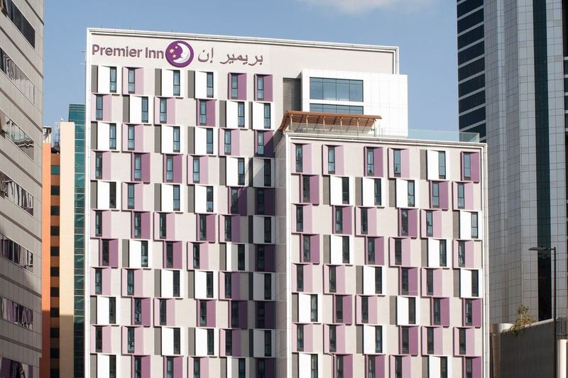 Mid-Market Hotels Weathered Gulf Conflict Better Than Luxury Properties