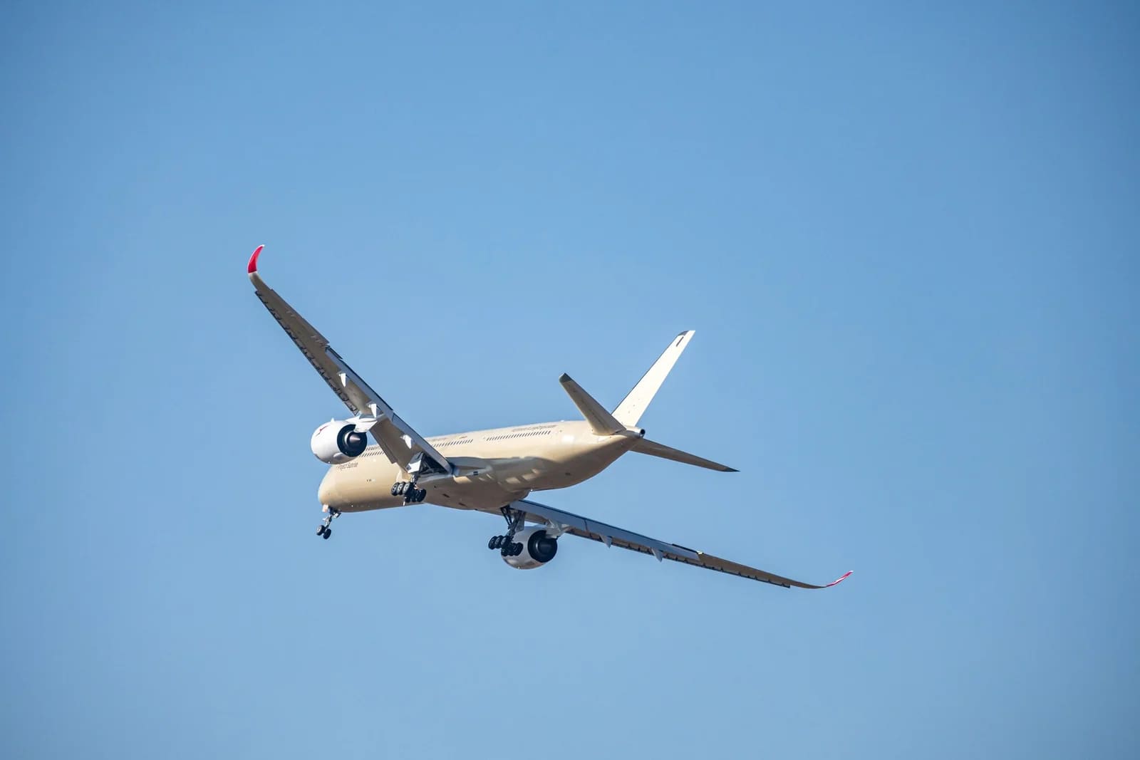 Qantas Test Flight Crosses Three Continents in 24 Hours