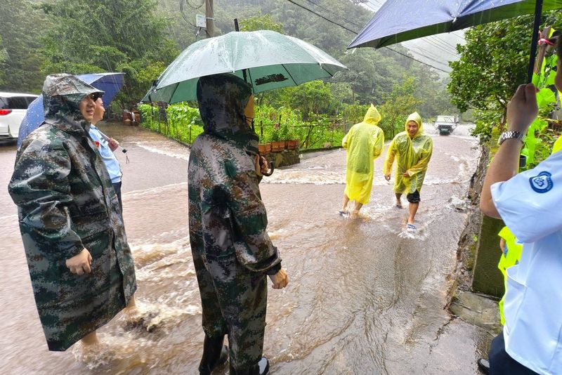 Typhoon Dolphin Forces Evacuations and Flight Cancellations Across China and Japan