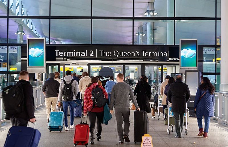 UK Flights Resume After Air Traffic Control Failure Strands Hundreds of Thousands