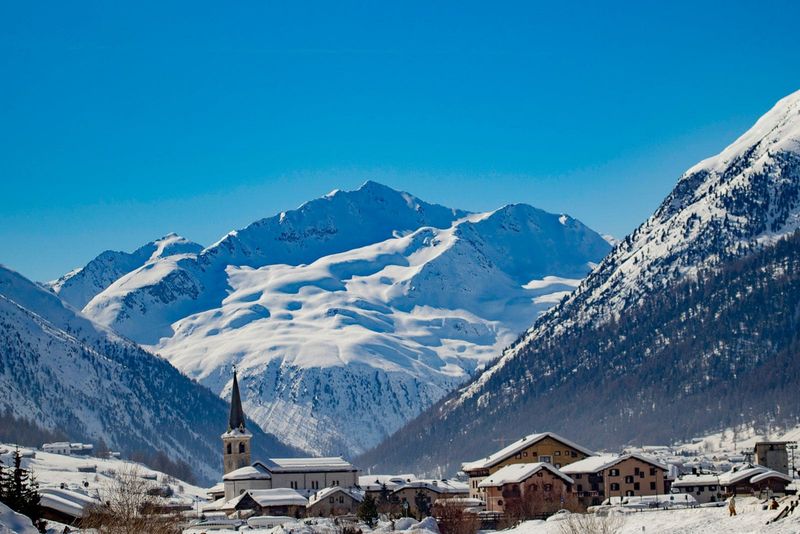 UK Ski Operator Shuts Down After Eight Years, Leaving Holidays in Limbo