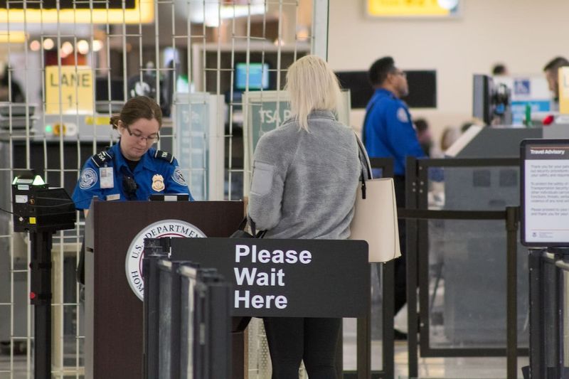 US Airports Reintroduce Gate Access for Non-Passengers Under Pilot Scheme