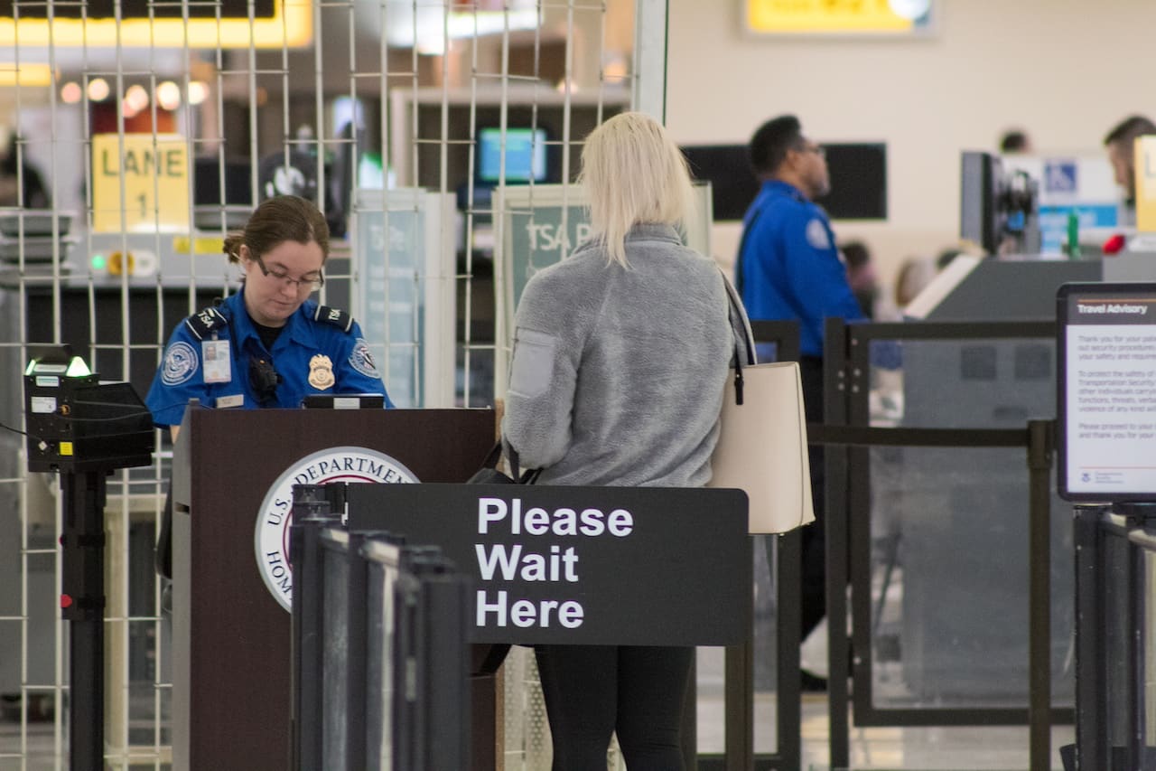 US Airports Reintroduce Gate Access for Non-Passengers Under Pilot Scheme